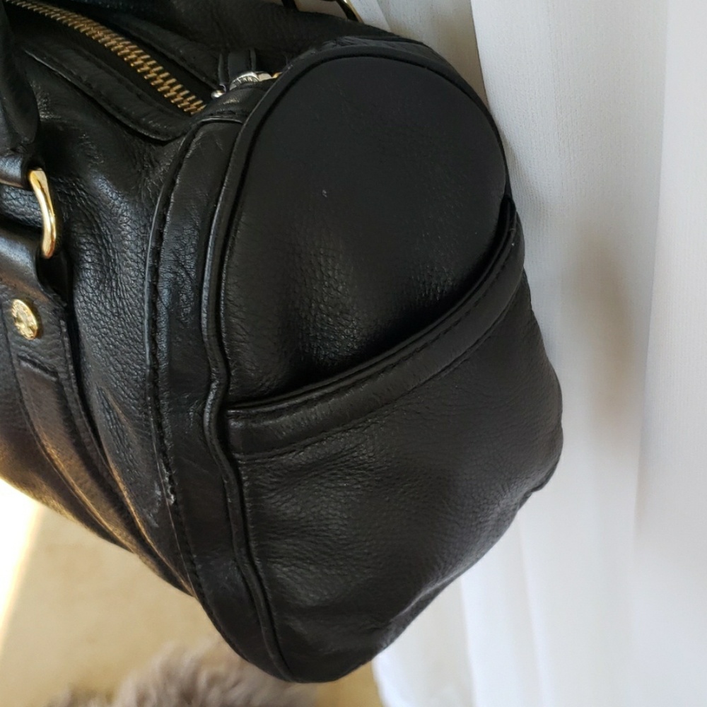 Micheal Kors black leather Hand/Shoulder bag. - Picture 5 of 7